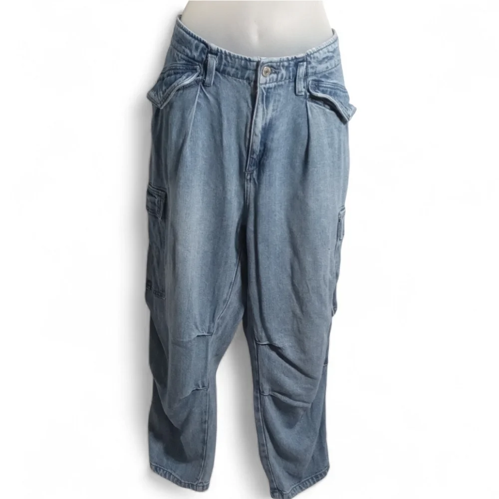 Lucky Brand Liquid Denim Luxe Cargo Jeans Relaxed Light Wash Sz 12/31